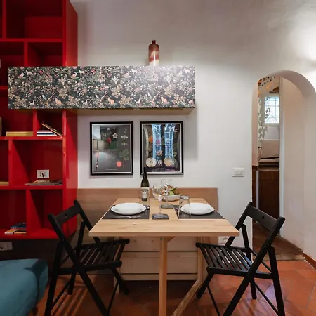 Charming In The Heart Of Santo Spirito Florenz