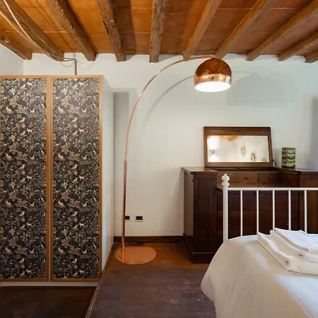 Charming In The Heart Of Santo Spirito 아파트 *