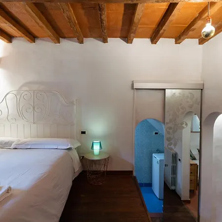 Charming In The Heart Of Santo Spirito Apartment Florenz