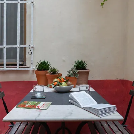 Charming In The Heart Of Santo Spirito Apartment Florenz