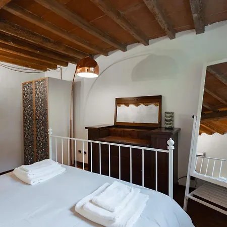 Charming In The Heart Of Santo Spirito Apartment Florenz