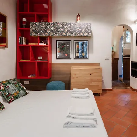 Charming In The Heart Of Santo Spirito *