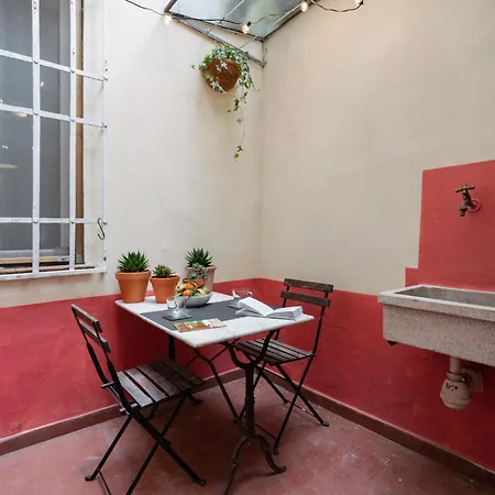 Apartment Charming In The Heart Of Santo Spirito Florenz