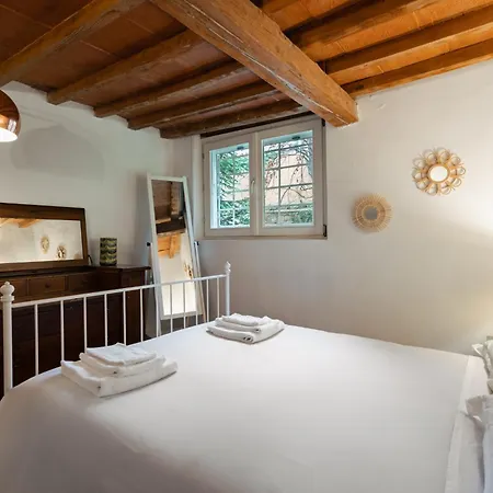 Charming In The Heart Of Santo Spirito