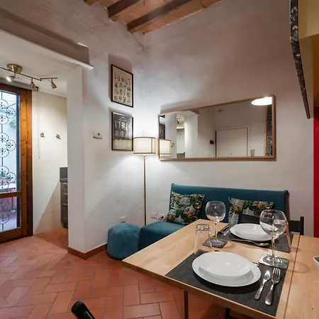 Charming In The Heart Of Santo Spirito *